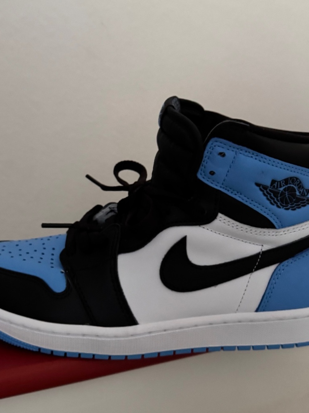 Air Jordan 1 Retro High OG 'UNC Toe'